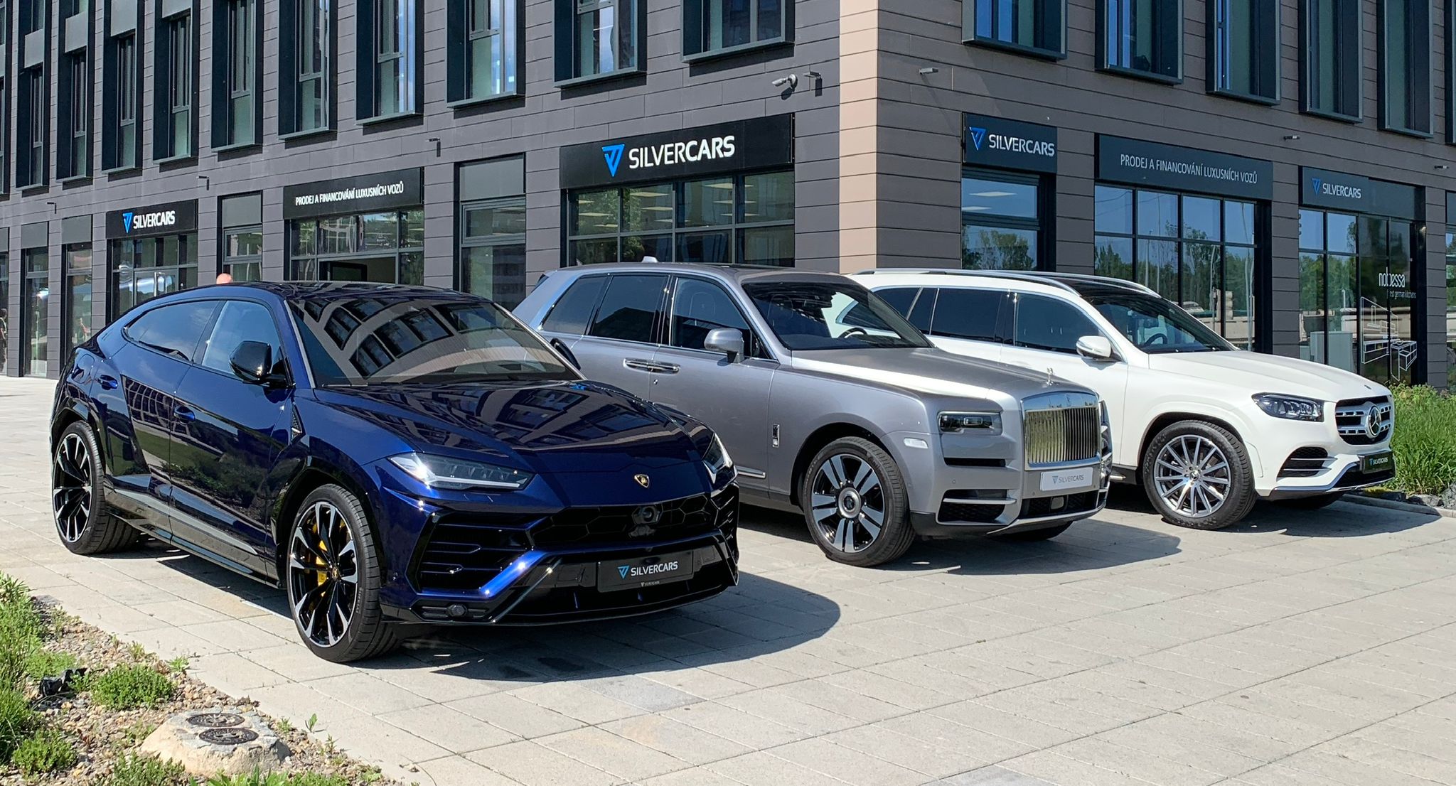 silver-cars-pr-miov-dealer-luxusn-ch-vozidel-v-praze